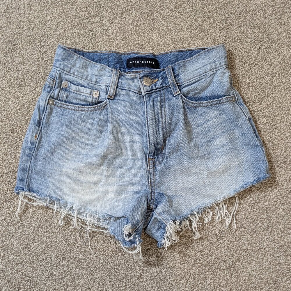 AEROPOSTALE Blue Denim Mid-Rise Pleated Cut-Off Jean Mom Shorts; Size 00